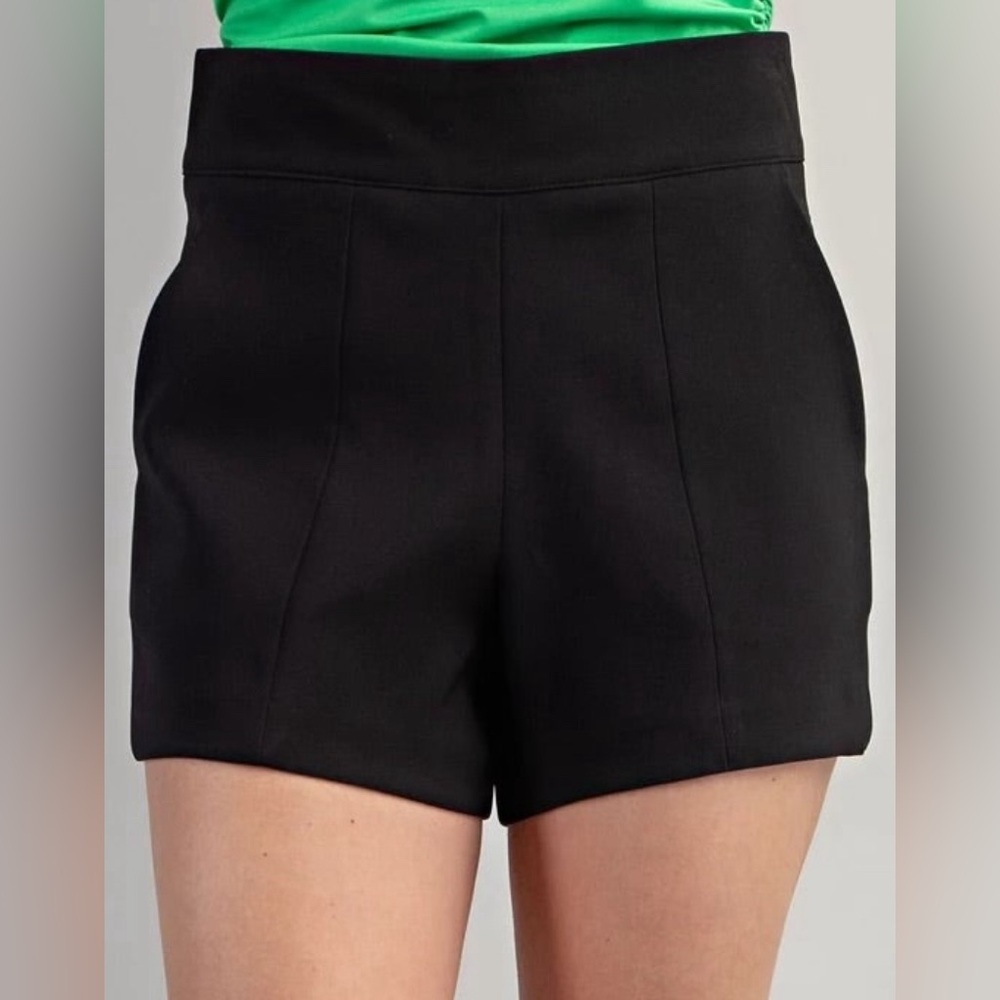 Cute Dinner Date Night Shorts 🖤